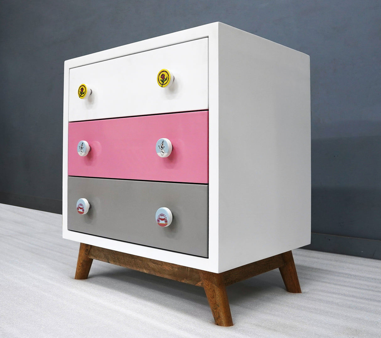 PIGLET NIGHTSTAND