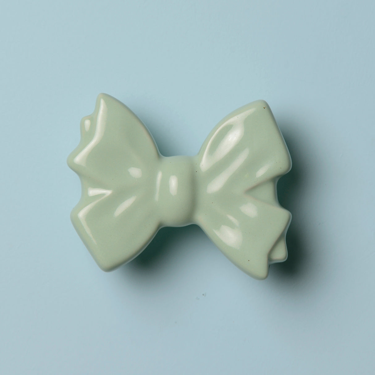 Bow Ceramic Knob – Stylish Cupboard & Drawer Handle for Kids’ Room