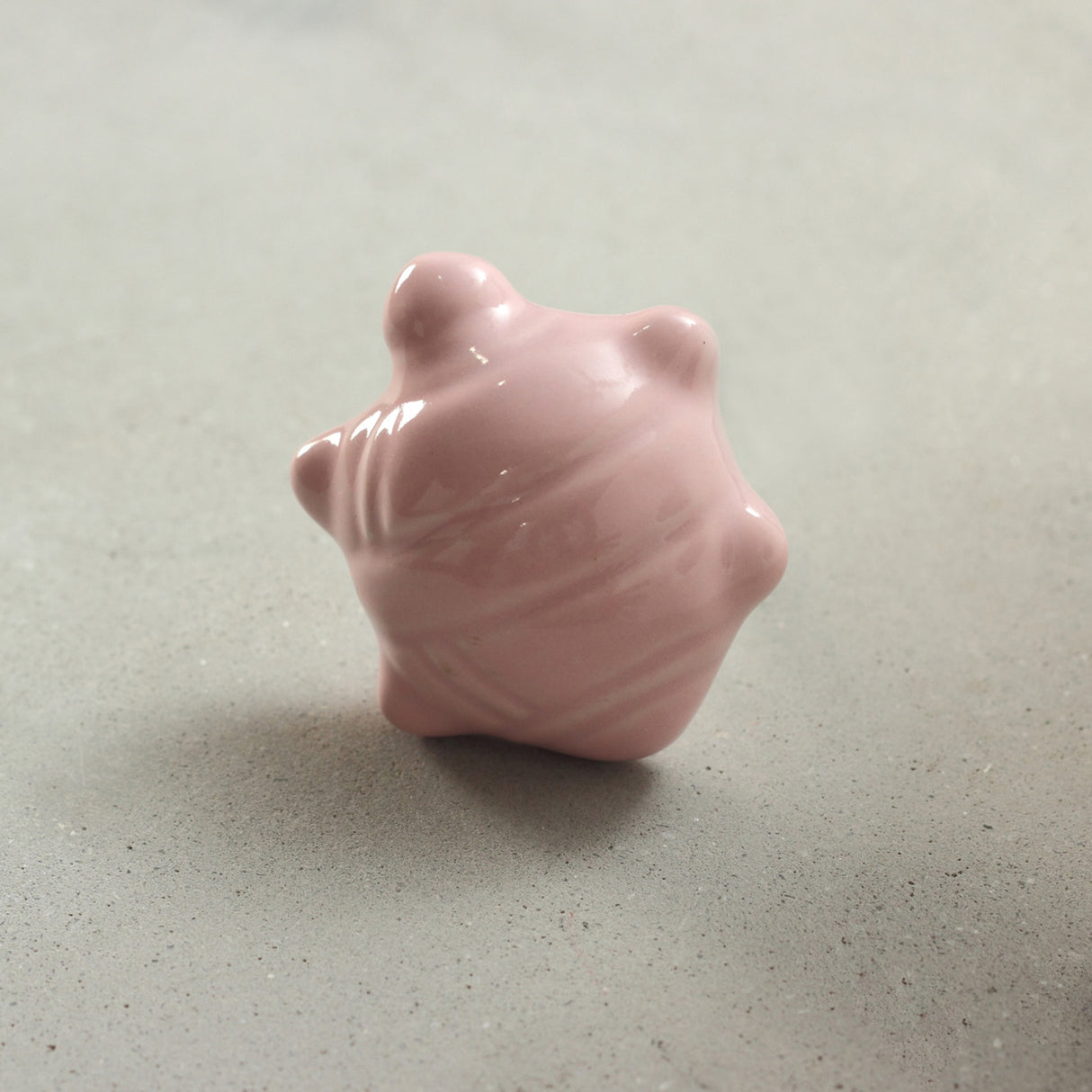 Tobby Turtle Ceramic Knob – Stylish Cupboard & Drawer Handle for Kids’ Room