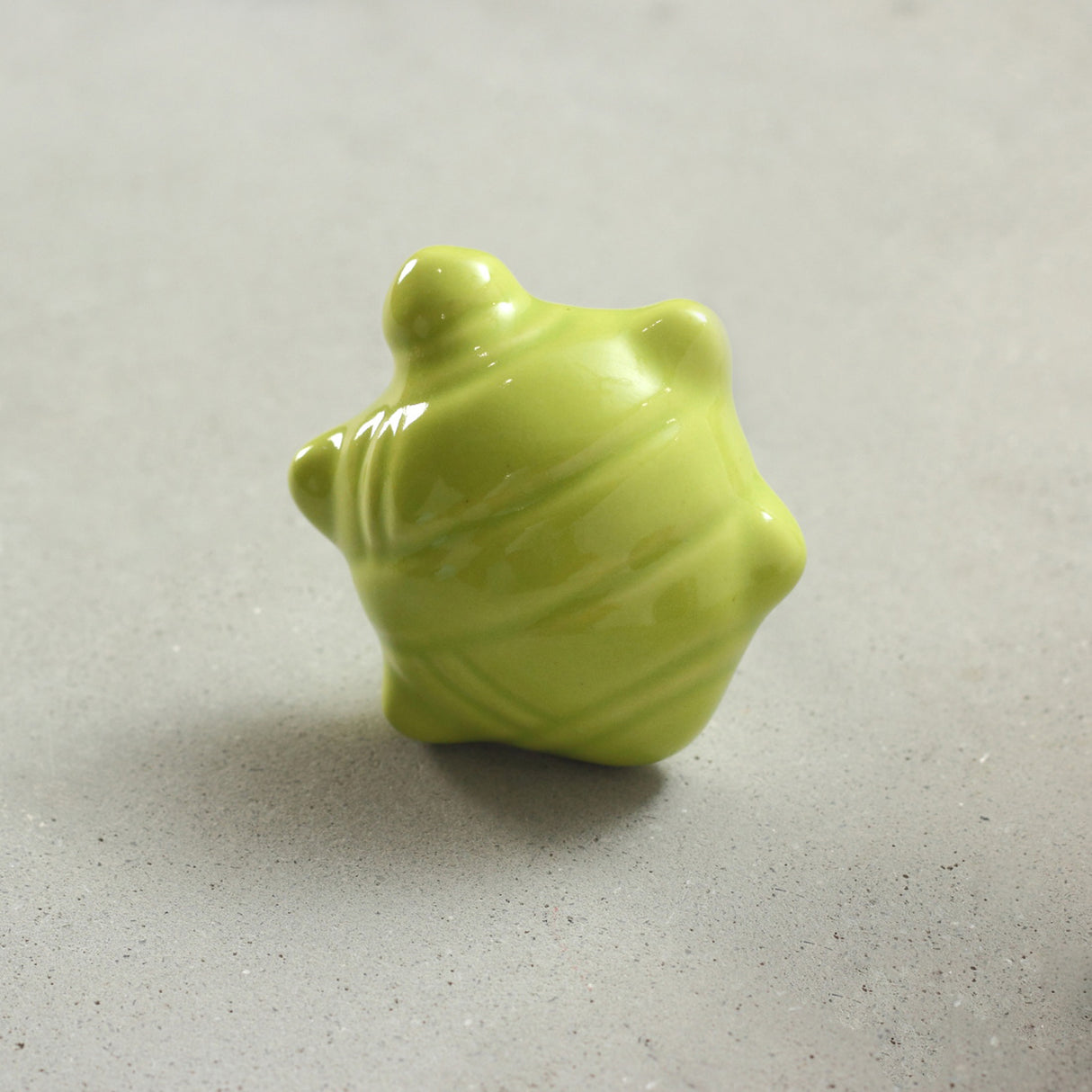 Tobby Turtle Ceramic Knob – Stylish Cupboard & Drawer Handle for Kids’ Room