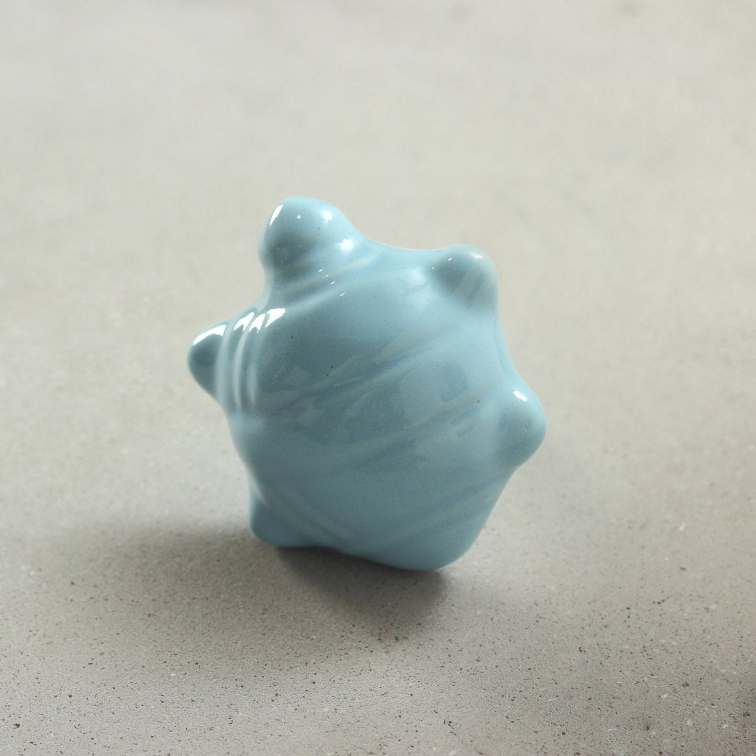 Tobby Turtle Ceramic Knob – Stylish Cupboard & Drawer Handle for Kids’ Room