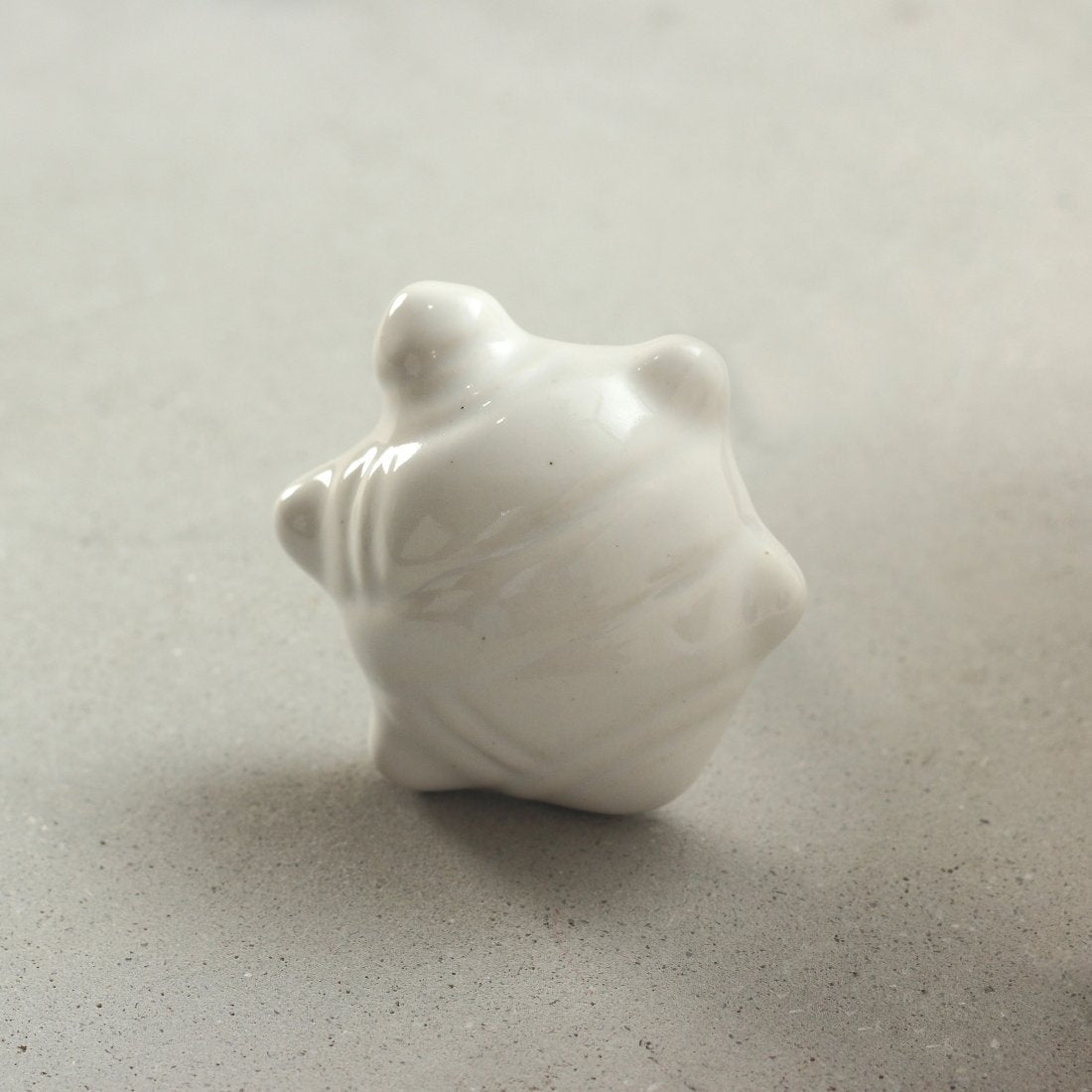 Tobby Turtle Ceramic Knob – Stylish Cupboard & Drawer Handle for Kids’ Room