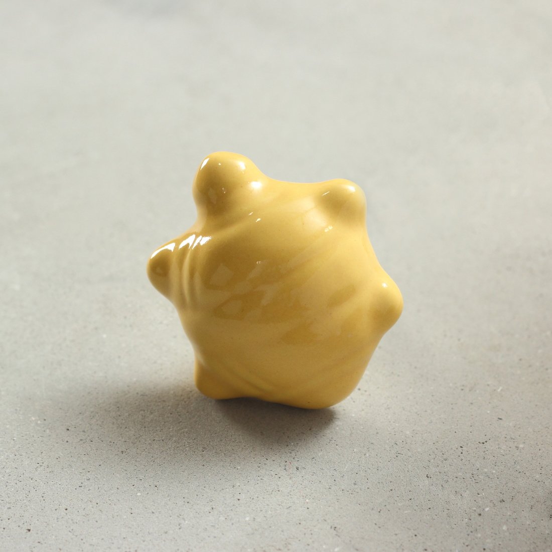 Tobby Turtle Ceramic Knob – Stylish Cupboard & Drawer Handle for Kids’ Room