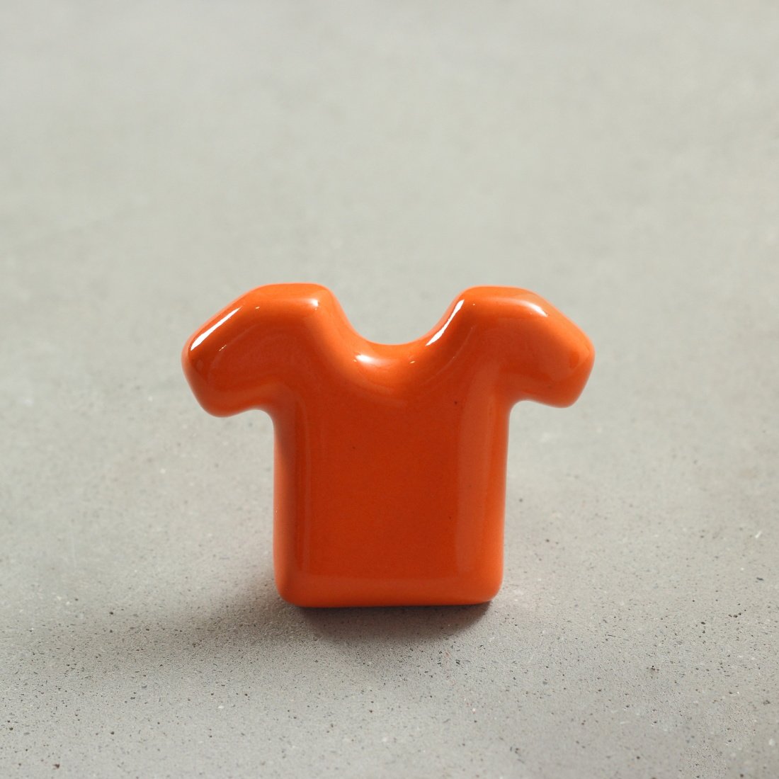 T-shirt Ceramic Knob – Stylish Cupboard & Drawer Handle for Kids’ Room
