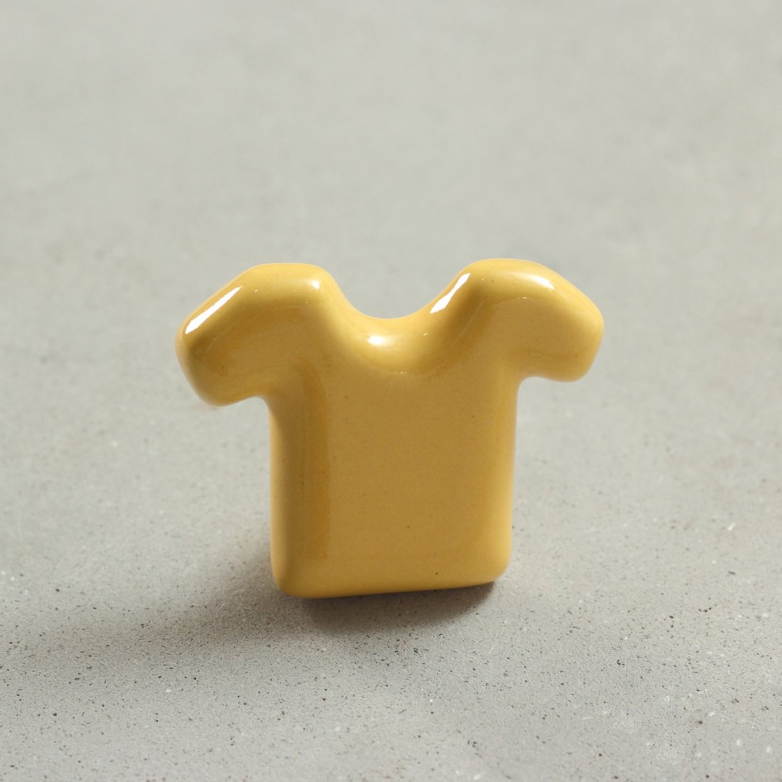 T-shirt Ceramic Knob – Stylish Cupboard & Drawer Handle for Kids’ Room