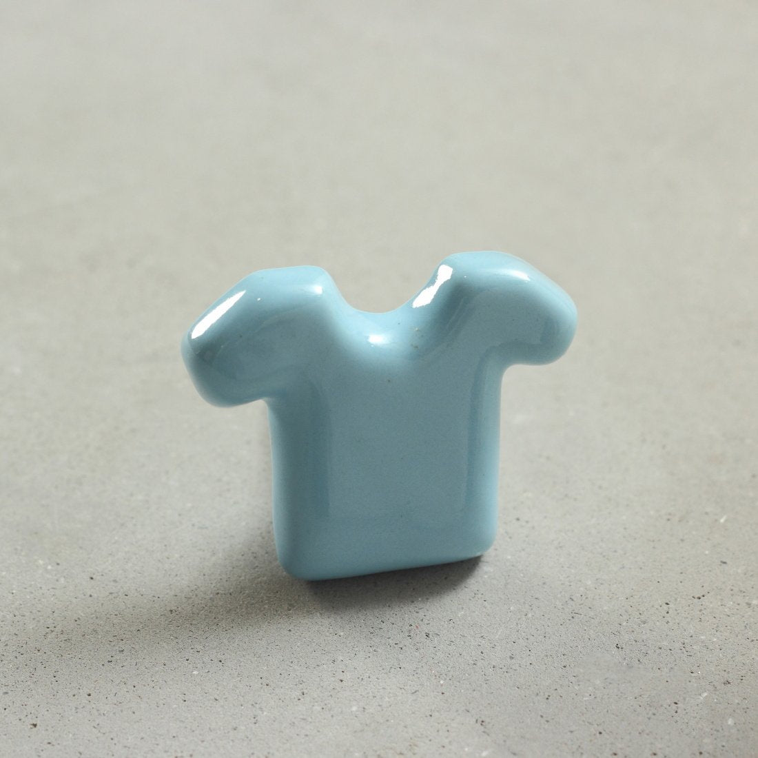T-shirt Ceramic Knob – Stylish Cupboard & Drawer Handle for Kids’ Room