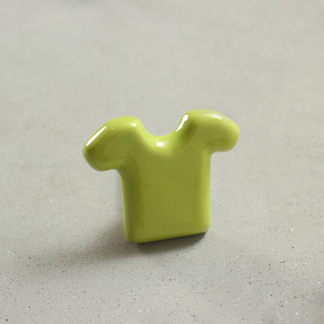 T-shirt Ceramic Knob – Stylish Cupboard & Drawer Handle for Kids’ Room