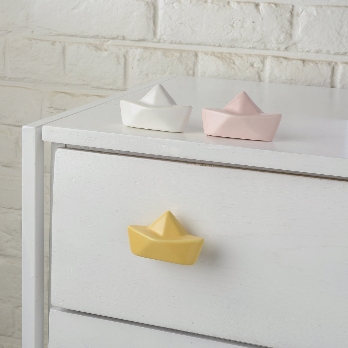 Boat Ceramic Knob – Stylish Cupboard & Drawer Handle for Kids’ Room