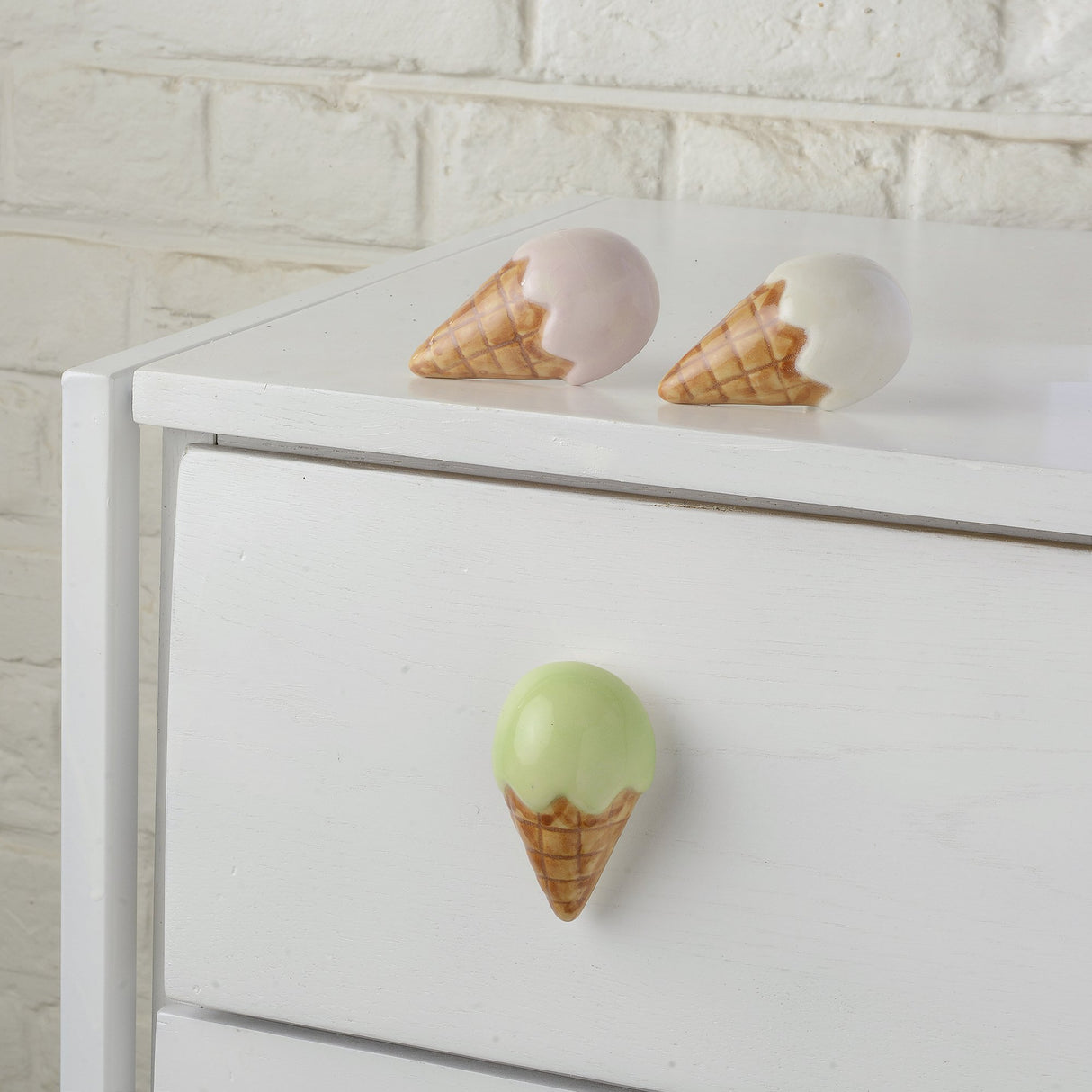 Ice-Cream Ceramic Knob – Stylish Cupboard & Drawer Handle for Kids’ Room